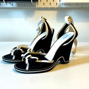 Marc Jacobs black and white canvas wedge ankle tie size 8.5